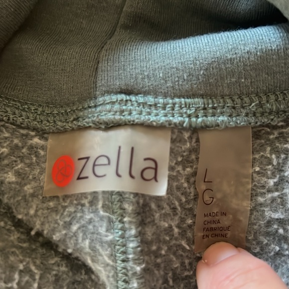 Asymmetrical Sweatshirt - Picture 7 of 7